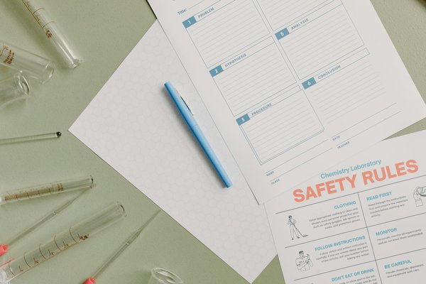 Ultimate skincare guide for expectant moms in the uk: top strategies to reduce stretch marks during pregnancy